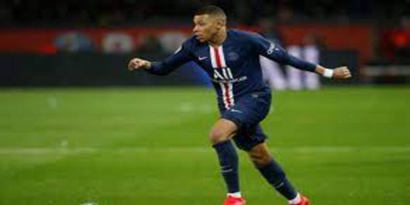 Tiền đạo Mbappe